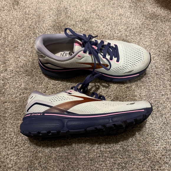 Brooks - Picture 1 of 4